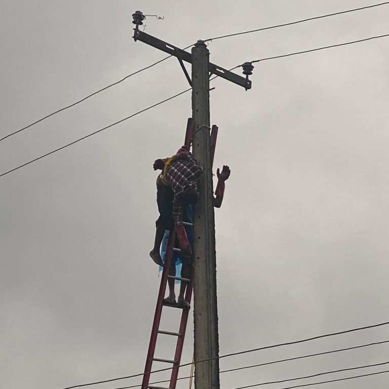 (VIDEO): Man Electrocuted To Death While Reconnecting Power Cables In Delta | MarvelTvUpdates