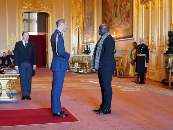 [PHOTOS]: British-Nigerian Gospel singer, Muyiwa Olarewaju Receives OBE Medal From Duke Of Cambridge, Prince William | MarvelTvUpdates