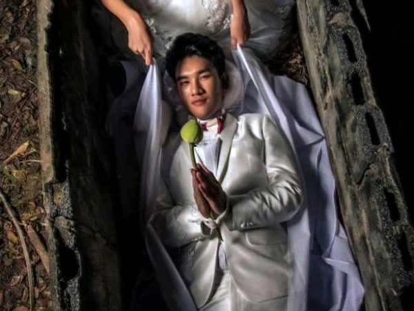 Bride And Groom Pose In Coffins In Funeral-themed Prewedding Shoot (Photos)