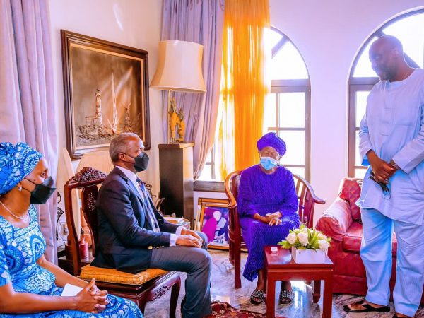 Vice President Yemi Osinbajo SAN And Mrs Dolapo Osinbajo Pay A Condolence Visit To The Family Of Late Chief Ernest Shonekan | MarvelTvupdates