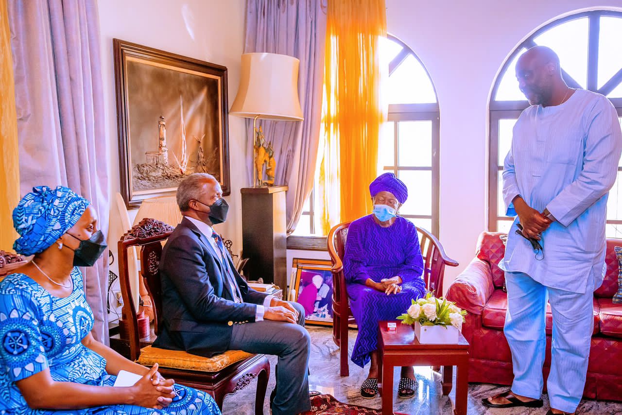 Vice President Yemi Osinbajo SAN And Mrs Dolapo Osinbajo Pay A Condolence Visit To The Family Of Late Chief Ernest Shonekan | MarvelTvupdates