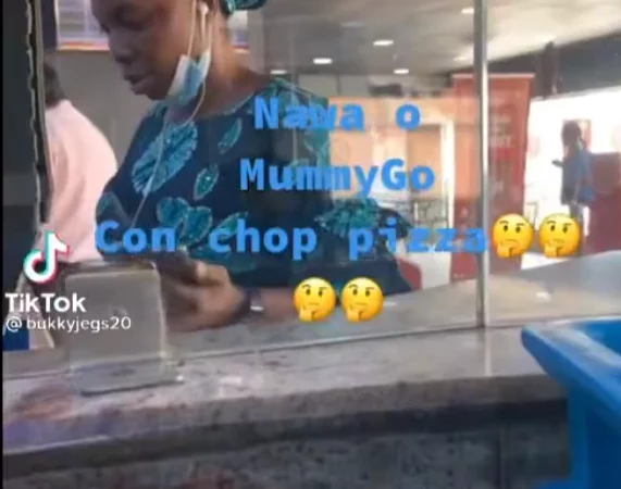 [VIDEO]: Mummy GO Filmed Grabbing Pizza At Dominos | MarvelTvUpdate