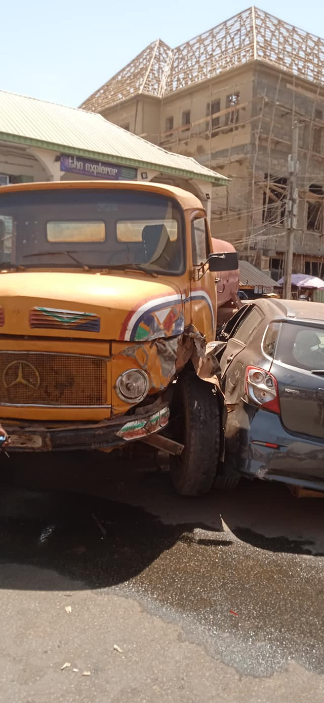 [VIDEO]: Pregnant Woman Narrowly Escapes Death As She Ram Her Car Into Water Tanker | MarvelTvUpdates