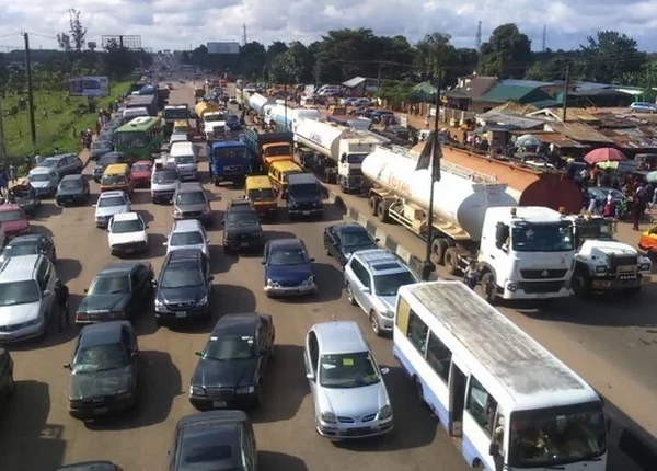 [PHOTOS]: UNIBEN Students Stage Protest Against ASUU Strike, Block Benin-Ore-Sagamu Expressway | MarvelTvUpdates