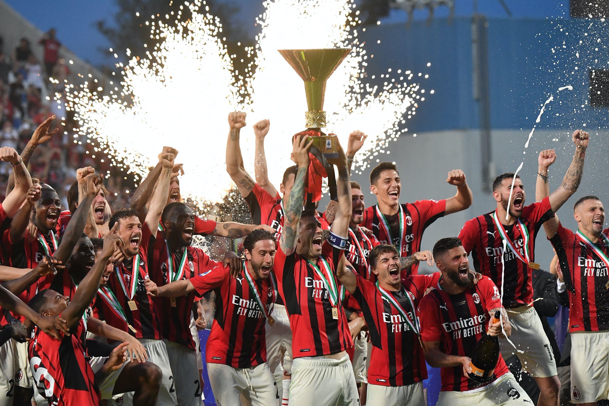 AC Milan giành chức vô địch Serie A đầu tiên sau 11 năm