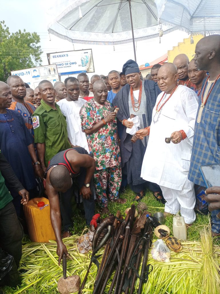 (PHOTOS)Owo Massacre: Olowo Of Owo Joins Ogun Worshippers To Cite Curses On Culprit [VIDEO] | MarvelTvUpdates 