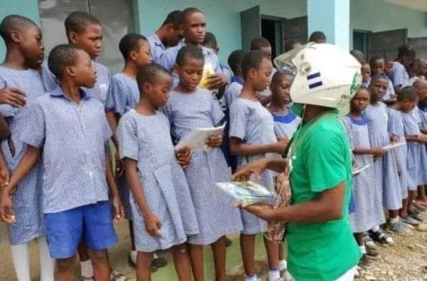 Uneducated Okada Rider, Adegoke Adejare Gifts Writing Materials To Schoolchildren In Oyo | MarvelTvUpdates