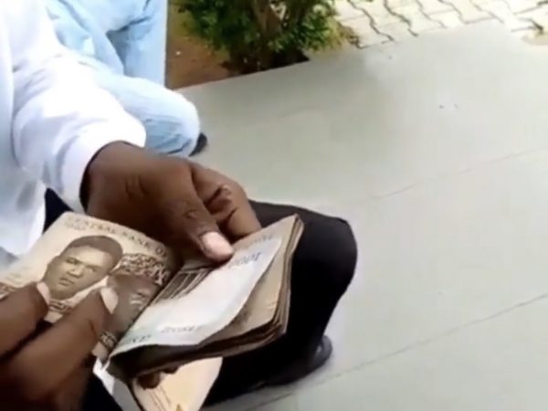 [VIDEO]: Nigerian Man Warns POS Operators Of Method Used By Scammers To Cheat Them | MarvelTvUpdates