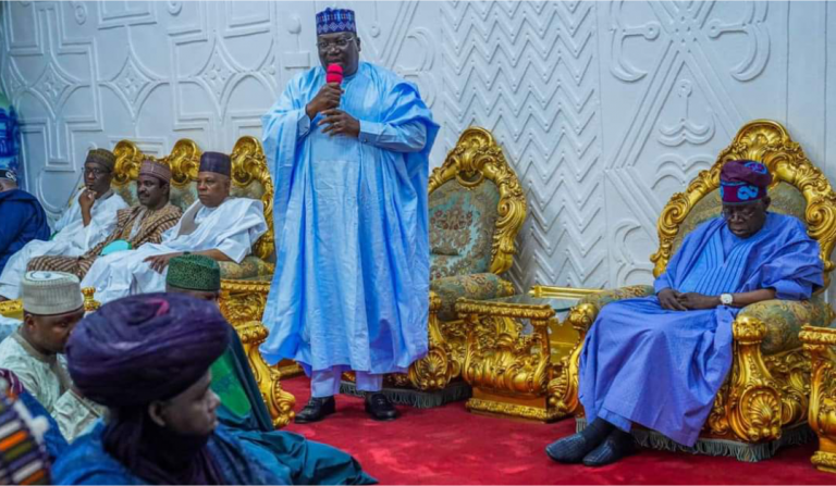 APC Presidential Candidate, Asiwaju Bola Tinubu Falls Asleep During Meeting At Gombe Emir’s Palace | MarvelTvUpdates