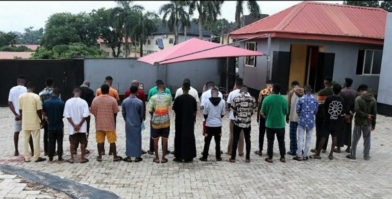 EFCC Arrests 2 Siblings, 24 Others For Internet Fraud In Ibadan (PHOTOS) | MarvelTvUpdates