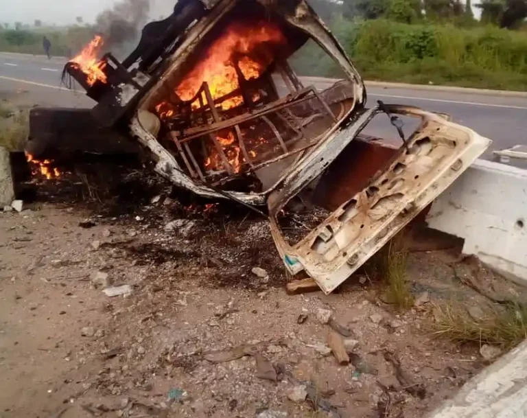 Over 20 Passengers Burnt To Death As Vehicles Collide In Oyo | MarvelTvUpdates