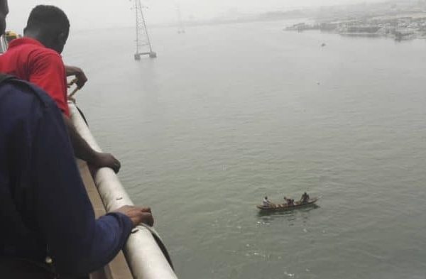 30-Yr-Old Lady Jumps Into Lagoon From Third Mainland Bridge | MarvelTvUpdates