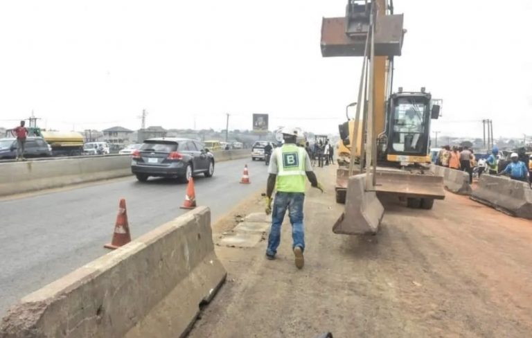 Relief For Residents, Motorists As FG Removes Barriers On Lagos-Ibadan Expressway | MarvelTvUpdates