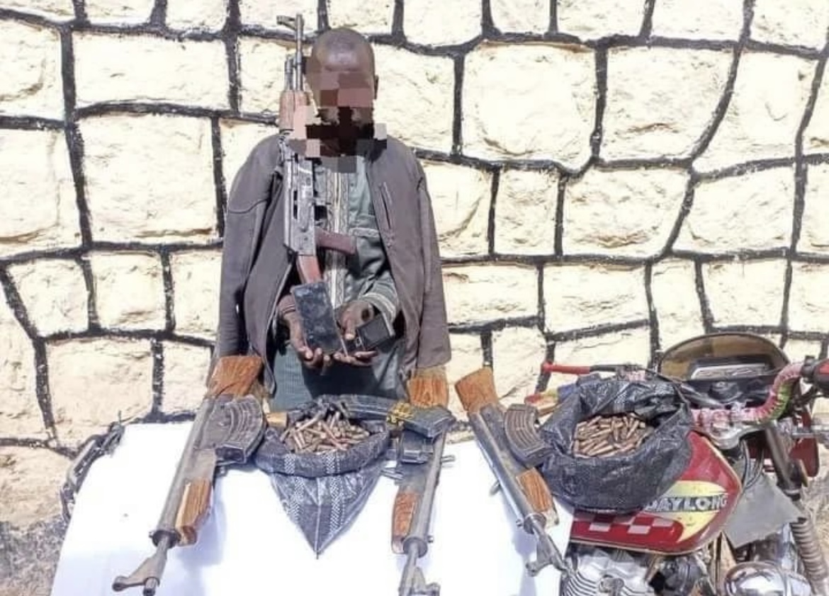 [PHOTOS]: Police Arrest Bandit, Recover Weapons, Charms | MarvelTvUpdates