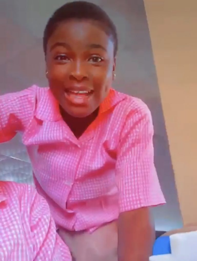 [VIDEO]: 15-Year-Old Ijebu Igbo Girl Holds Crowd Spellbound With Incredible Traditional Folk Poem, Video Goes Viral | MarvelTvUpdates