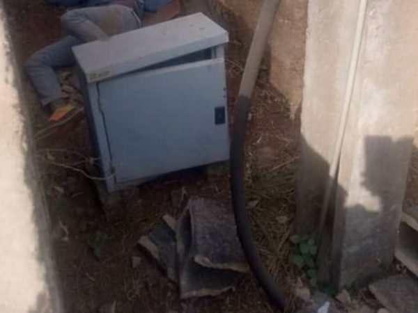 [VIDEO]: Barbing Salon Owner Electrocuted While Vandalizing Transformer In Nsukka | MarvelTvUpdates