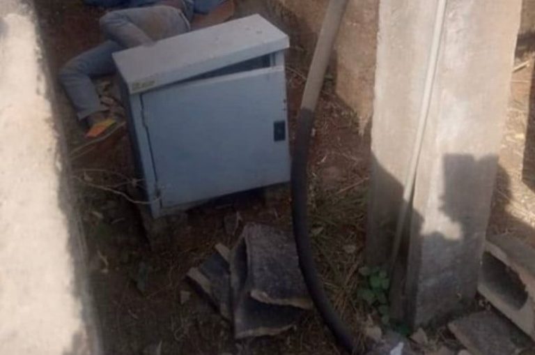 [VIDEO]: Barbing Salon Owner Electrocuted While Vandalizing Transformer In Nsukka | MarvelTvUpdates