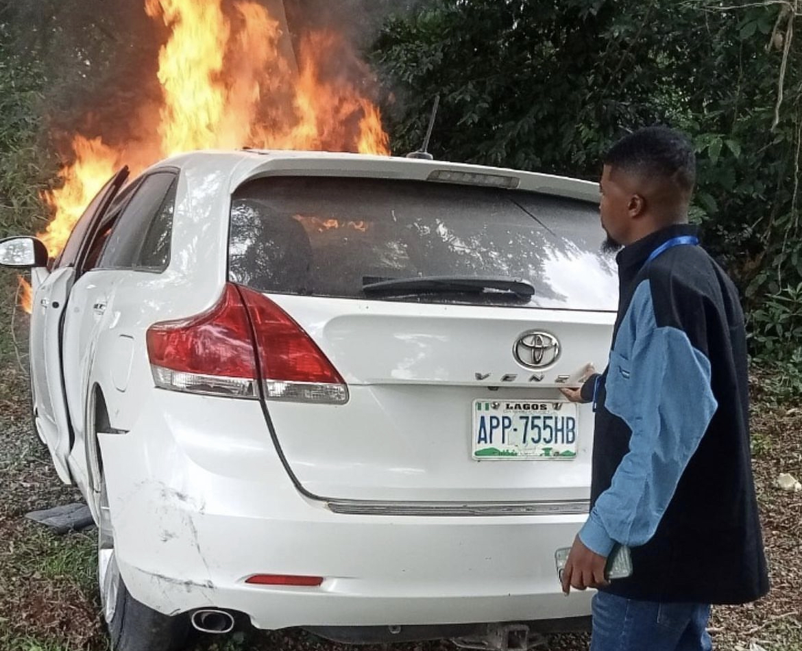 Olabisi Onabanjo University (OOU) Students, Escape Death As Fire Engulfs Moving Car In Ago, Iwoye Ogun (VIDEO) | MarvelTvUpdates