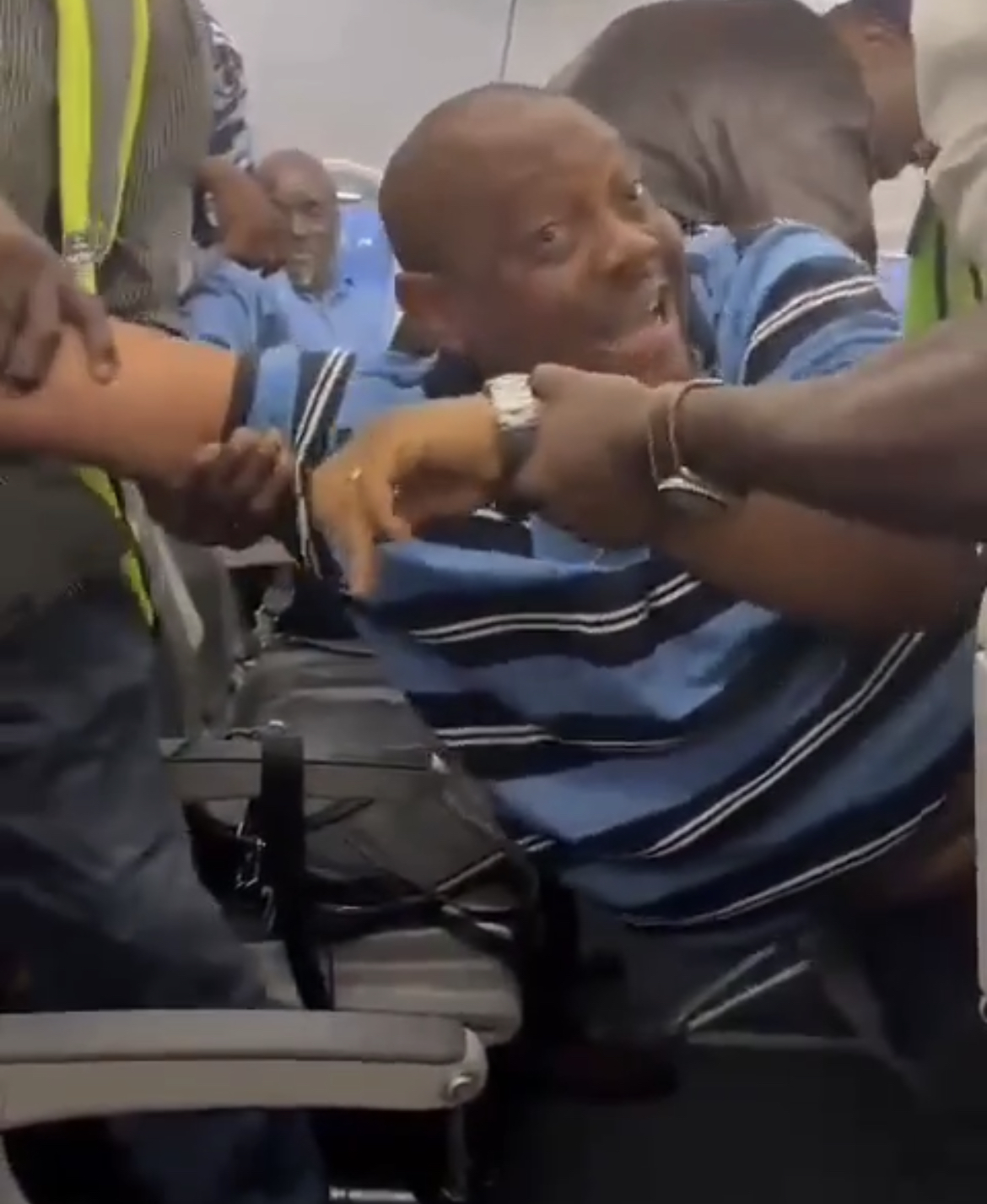 Passenger Removed From Ibom Air Flight After Unusual Utterances, Saying The President-Elect, Bola Tinubu Must Not Be Sworn In As President [VIDEO] | MarvelTvUpdates