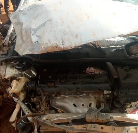 [VIDEO]: Suspected ‘Yahoo Boy’ Mobbed And His Car Set Ablaze, After Crushing 4 To Death In Ondo | MarvelTvUpdates