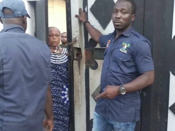 Woman Arrested For Improper Waste Disposal, Sentenced To 144 Hours Of Community Service In Lagos (VIDEO) | MarvelTvUpdates