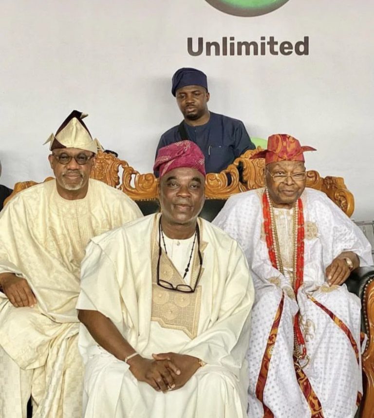 JUST-IN: Awujale Crown K1 Wasiu Ayinde (Head Of The Ojusagbola Clan) As New Olori Omọ Oba Of Ijebu Kingdom After Otunba Subomi (PHOTOS) | MarvelTvUpdates