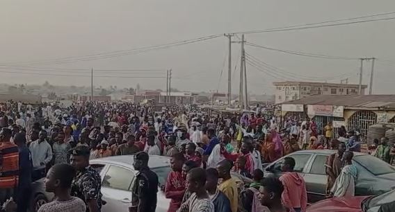 [VIDEO]: Roads Blocked As Residents Protest High Living Cost | MarvelTvUpdates