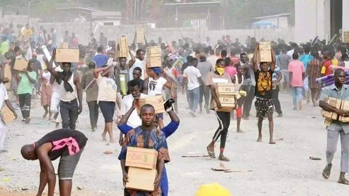 Abuja Residents Invade NEMA Warehouse Loot Foodstuffs, Others Amid Hardship | MarvelTvUpdates