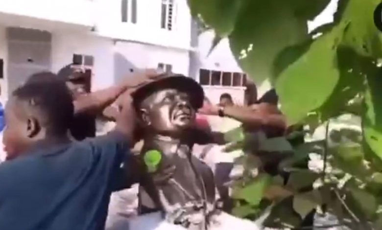 Governor Fubara’s Supporters Destroy Wike’s Statue In Obio Akpor | MarvelTvUpdates