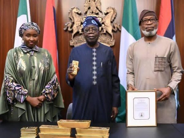 Minister Presents Nigerian Gold Bars To President Bola Tinubu, Says It Will Boost Naira’s Value | MarvelTvUpdates