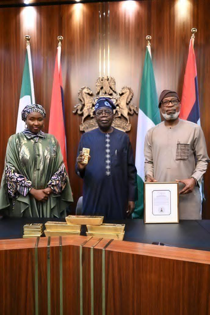 Minister Presents Nigerian Gold Bars To President Bola Tinubu, Says It Will Boost Naira’s Value | MarvelTvUpdates