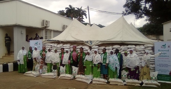 First Lady, Senator Oluremi Tinubu Distributes 1,750 Bags Of Rice To Vulnerables In Oyo | MarvelTvUpdates