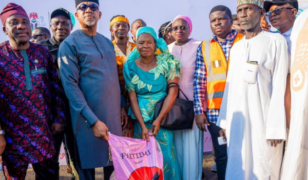 Federal Government Commences Sale Of ₦40, 000 Rice In Ogun | MarvelTvUpdates