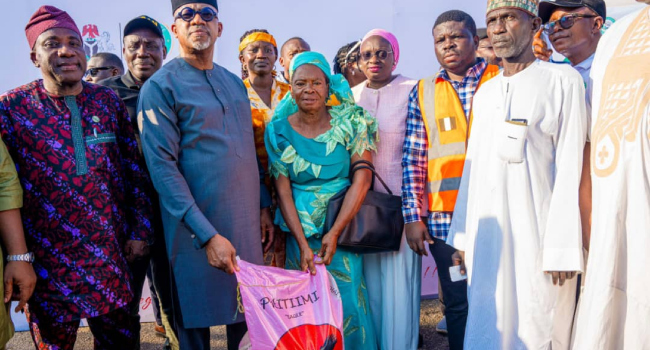 Federal Government Commences Sale Of ₦40, 000 Rice In Ogun | MarvelTvUpdates