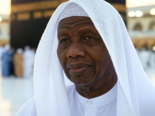 RCCG General Overseer, Pastor Adeboye Reacts To Viral Fake AI Image Of Himself Praying In Mecca | MarvelTvUpdates